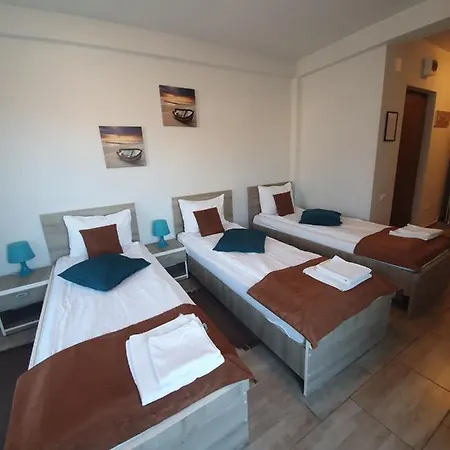 Sunny Family 康斯坦察