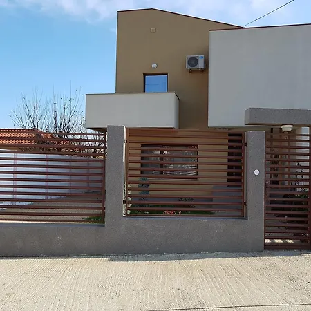 Sunny Family 康斯坦察